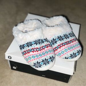 Aerie fair isle Knit Style Slippers Plush Faux Fur Lining & & Grip Bottom S(5-6)
